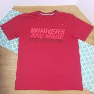 Nike Men's Medium T-shirt Red Regular Fit Athletic